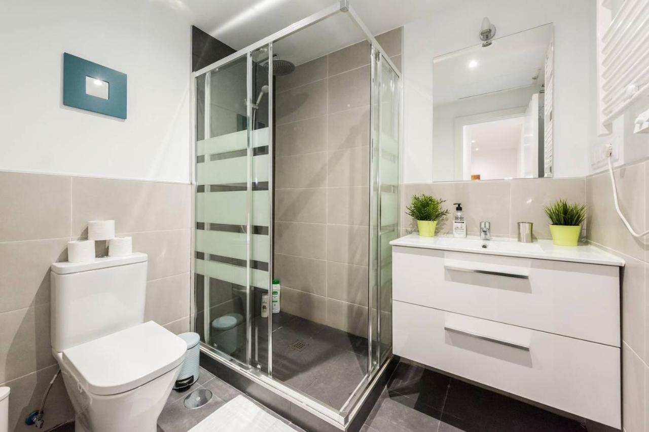 Modern With Ideal Location Next To Atocha Station Madrid Exterior photo