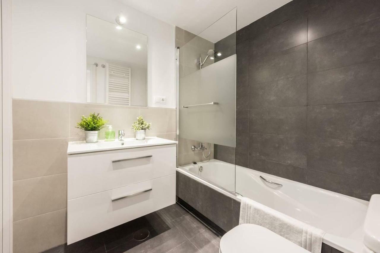 Modern With Ideal Location Next To Atocha Station Madrid Exterior photo