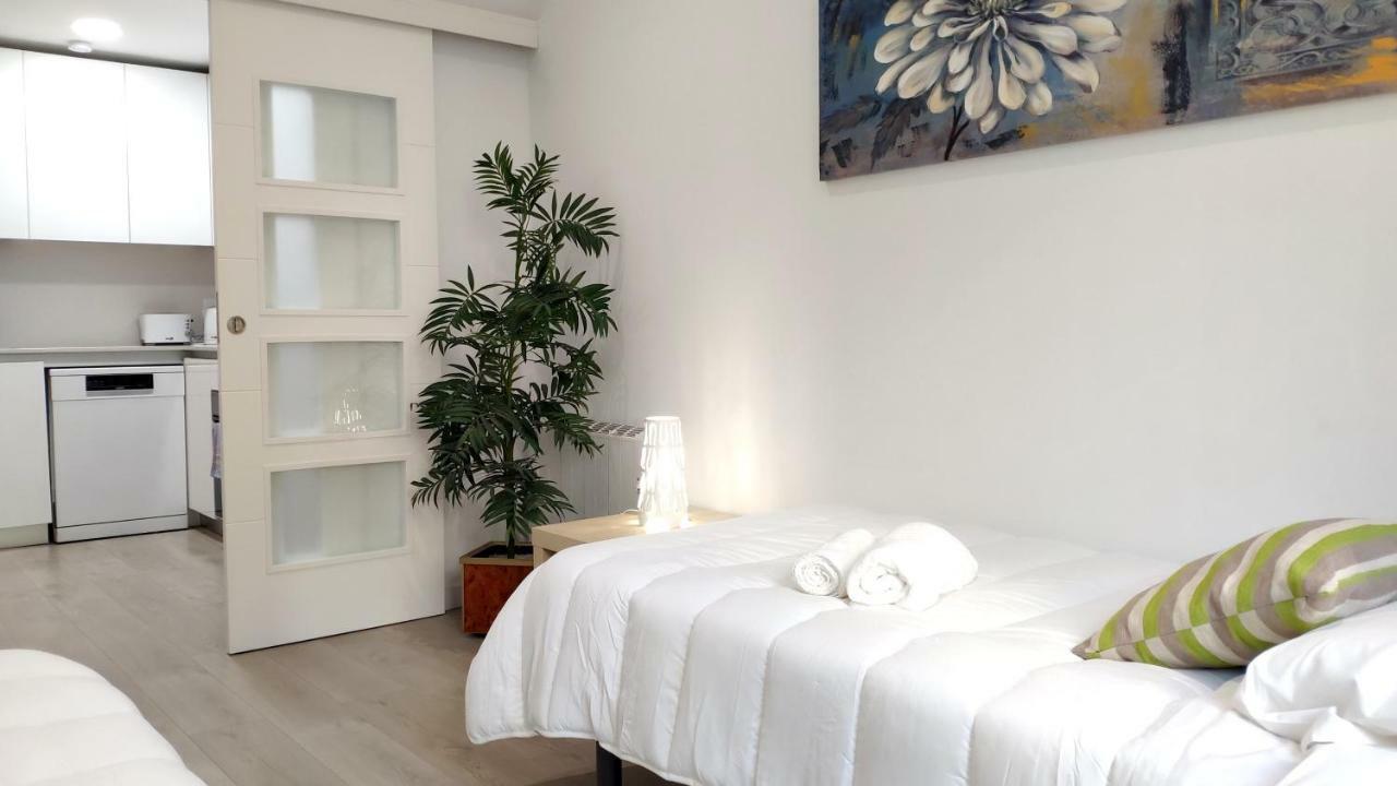 Modern With Ideal Location Next To Atocha Station Madrid Exterior photo